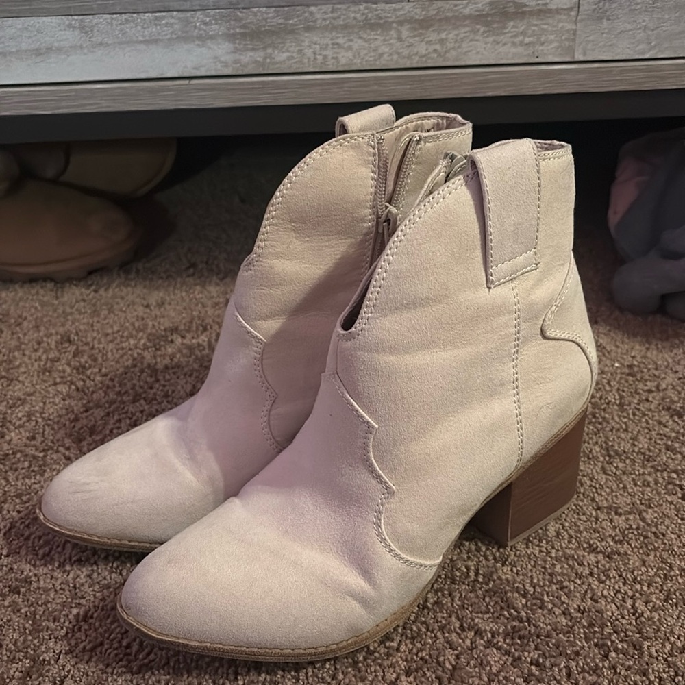 Heeled boots